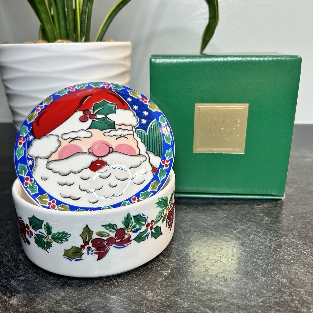 NEW Jenny Faw For Mikasa SANTA'S GLOW 4.5" Round‎ Covered Ceramic Christmas Dish